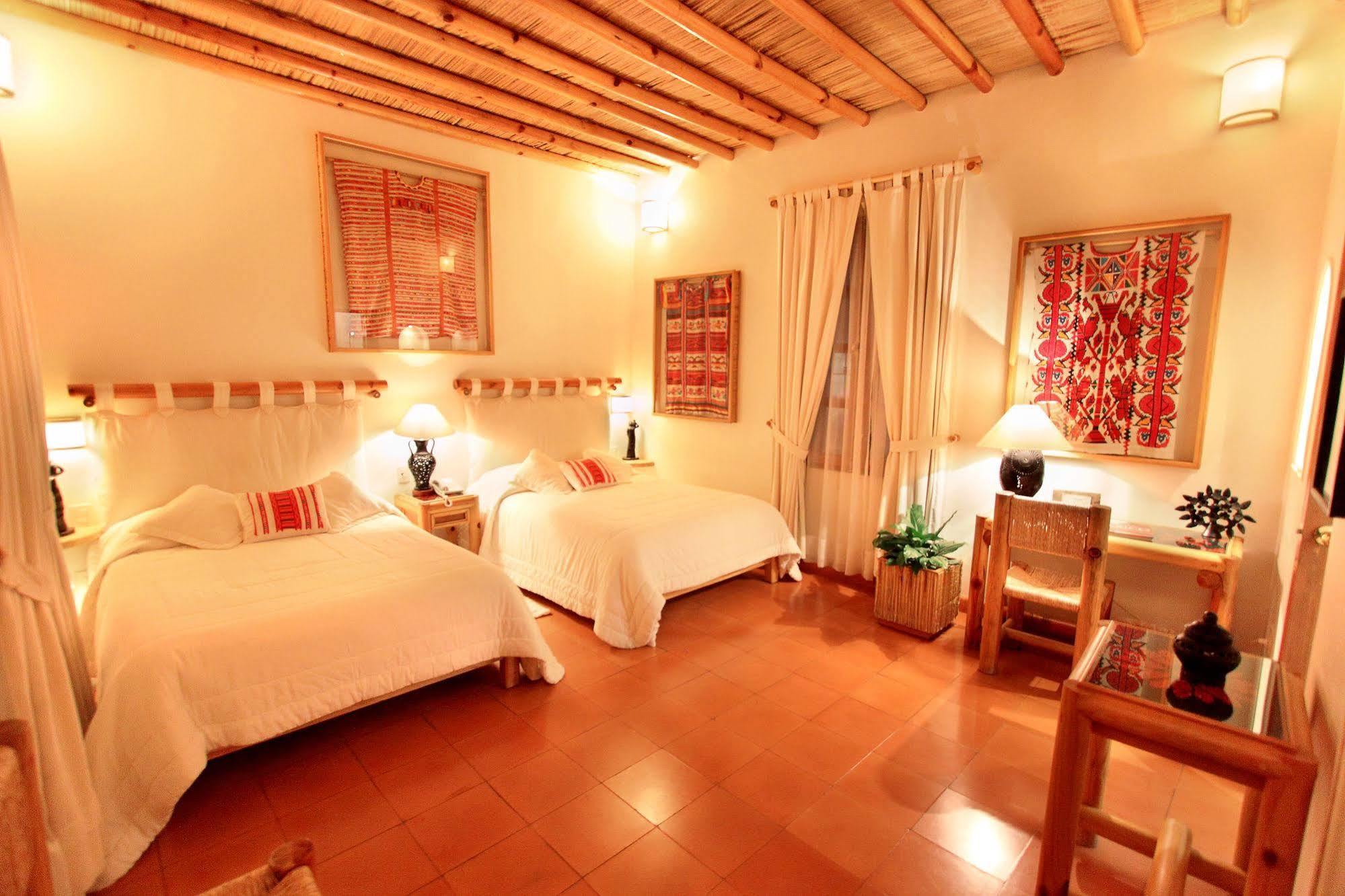 Hotel Boutique La Casa Azul Cuernavaca Bagian luar foto