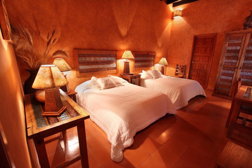 Hotel Boutique La Casa Azul Cuernavaca Bagian luar foto